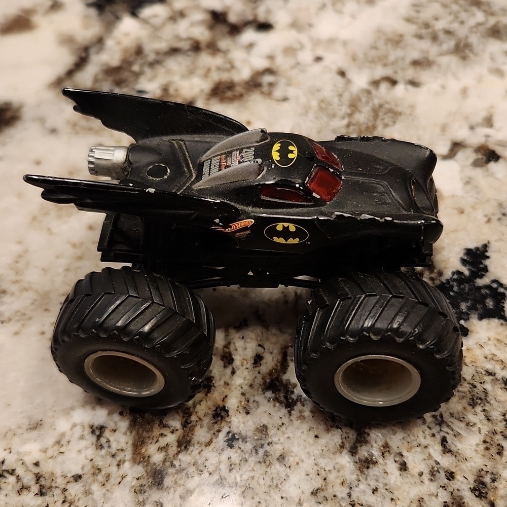 Poor condition 2007 batman 4x4 hotwheels Racing Champion bent axel